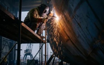 Welche Fachkräfte können Unternehmen im Schiffbau über Zeitarbeit einsetzen?